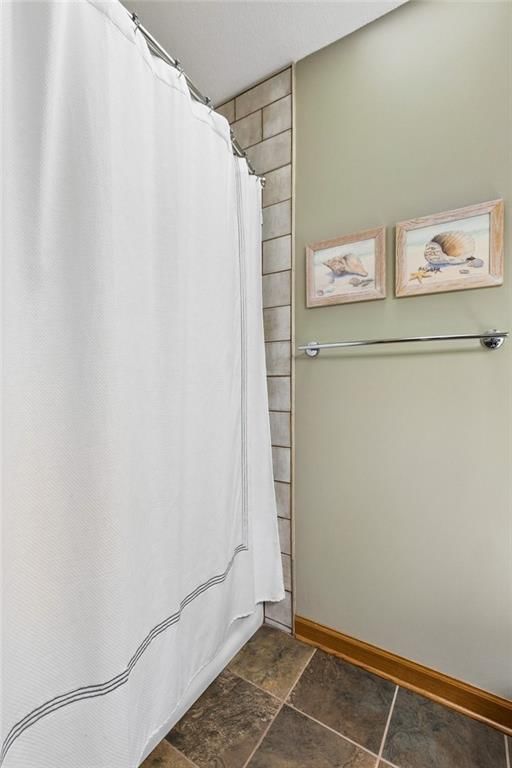 8712 N Lathrop Avenue — photo 23