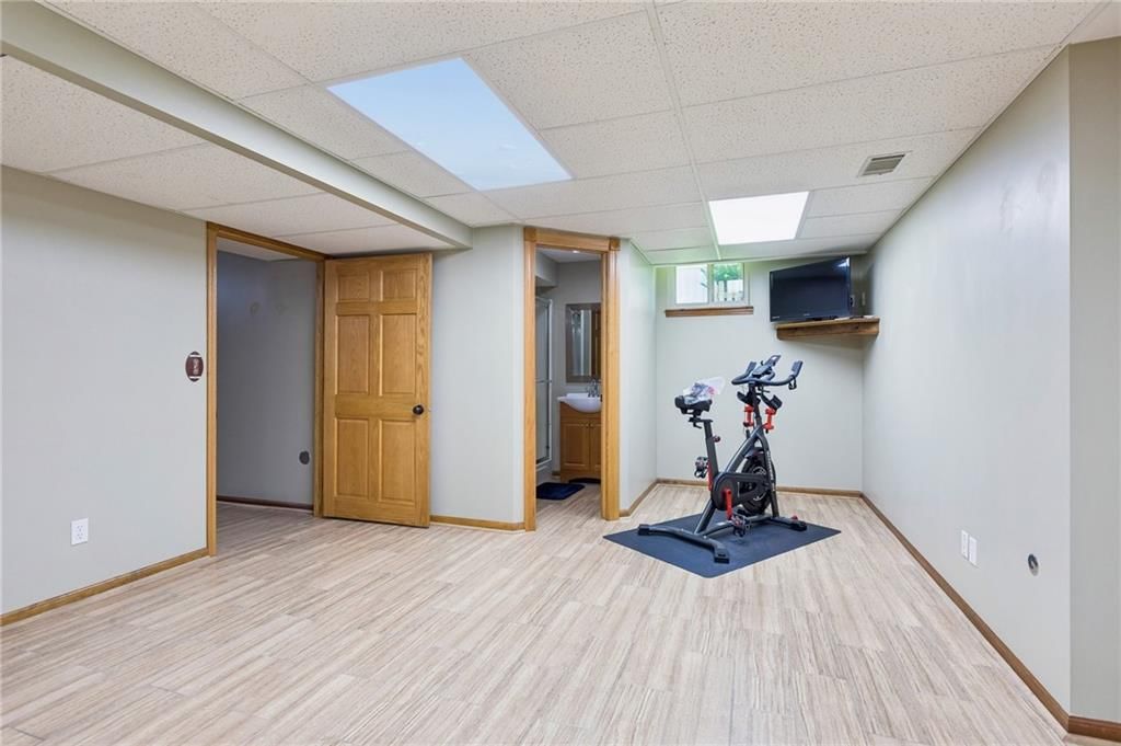 8712 N Lathrop Avenue — photo 26