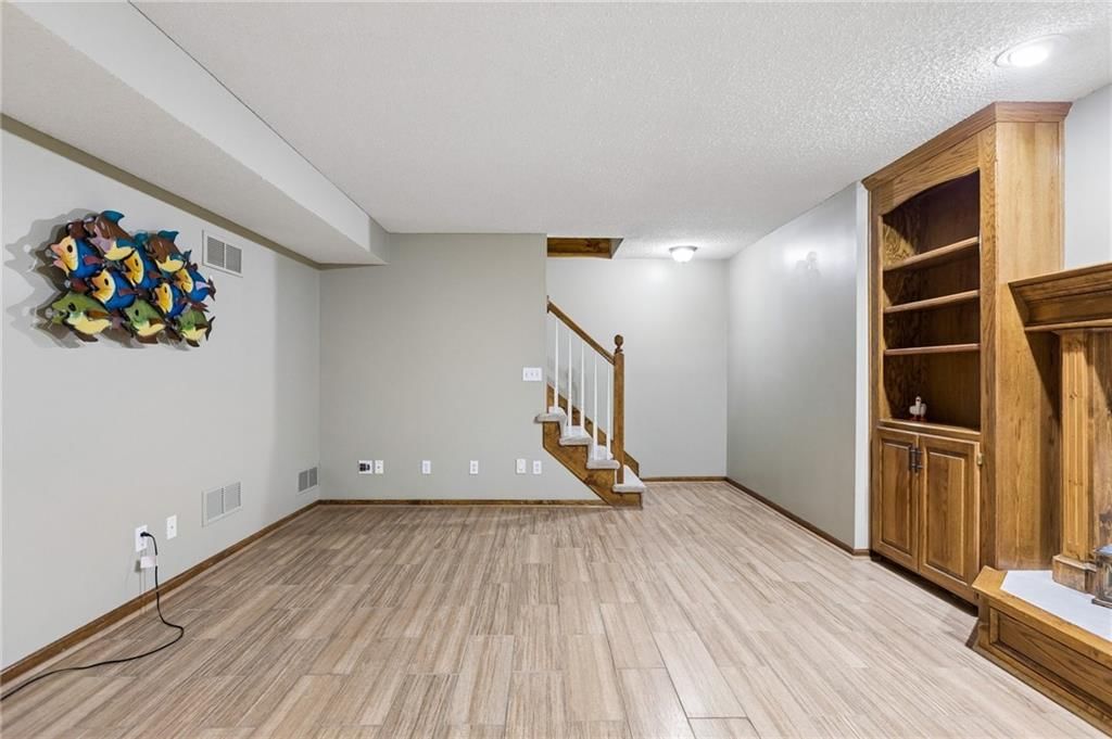 8712 N Lathrop Avenue — photo 30