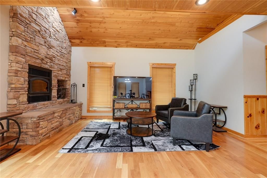 22700 E Blue Mills Road — photo 16