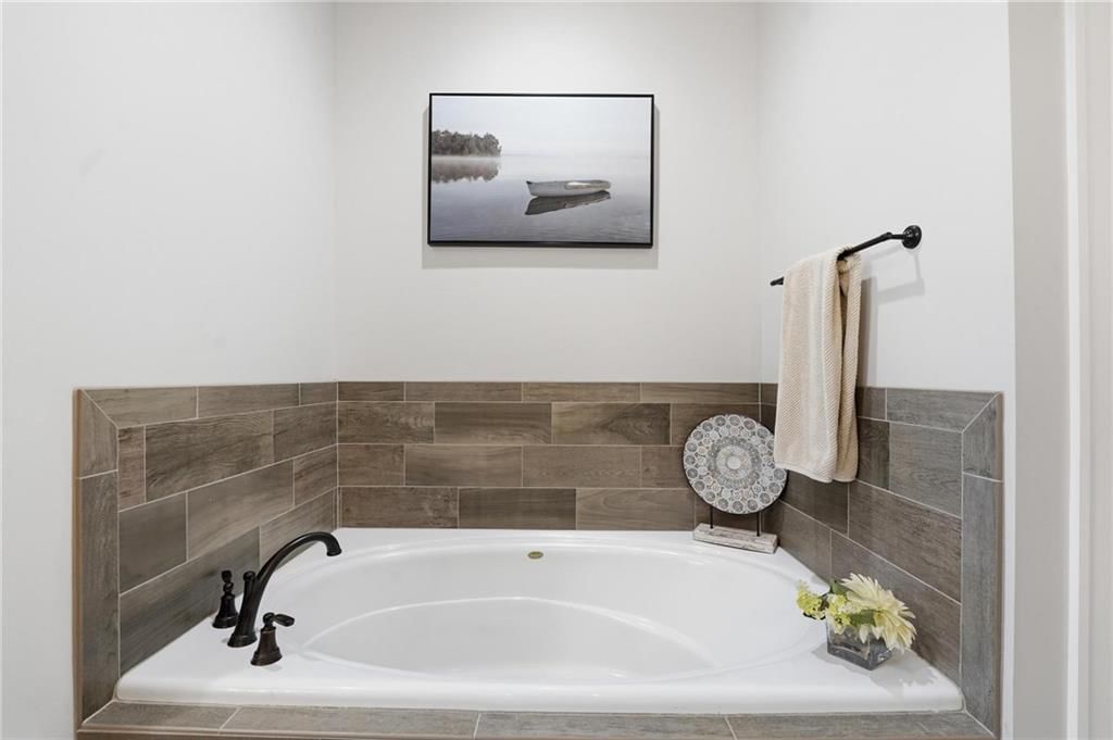 3708 S Sweeney Road — photo 33