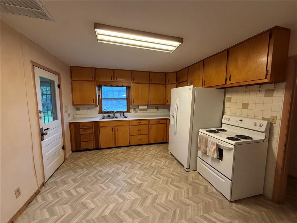 310 S Walnut Street — photo 22