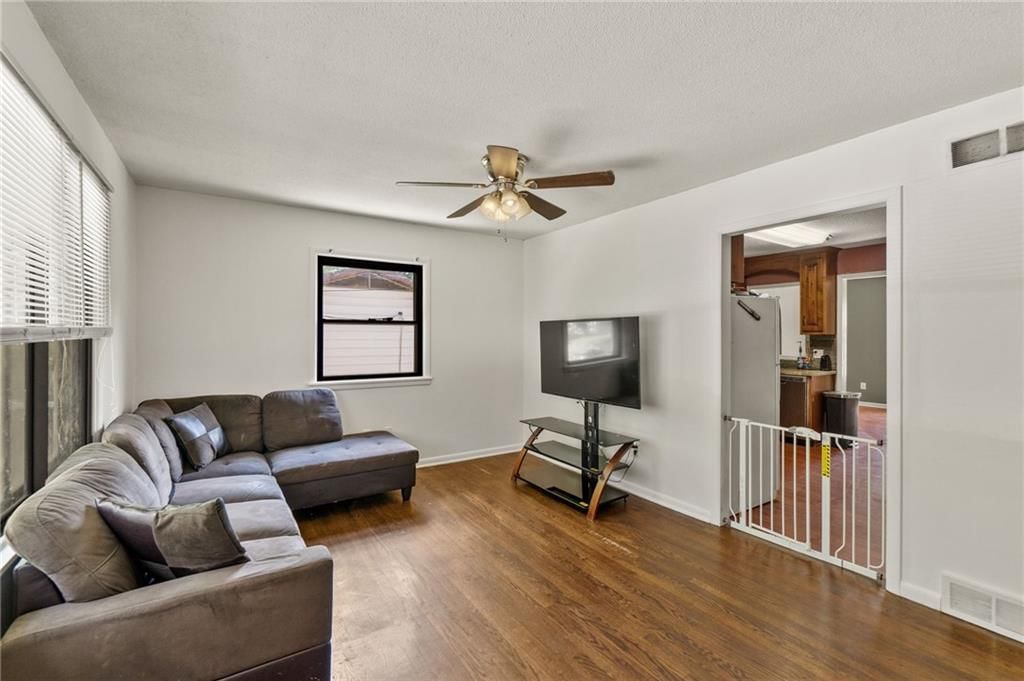 406 S Vassar Avenue — photo 5
