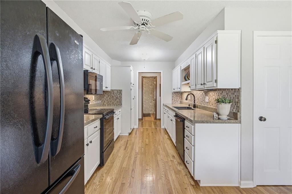 8520 Darnell Street — photo 17
