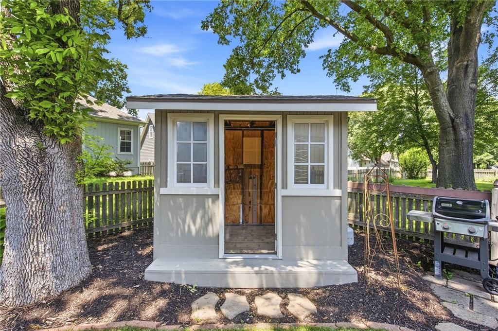 8520 Darnell Street — photo 34