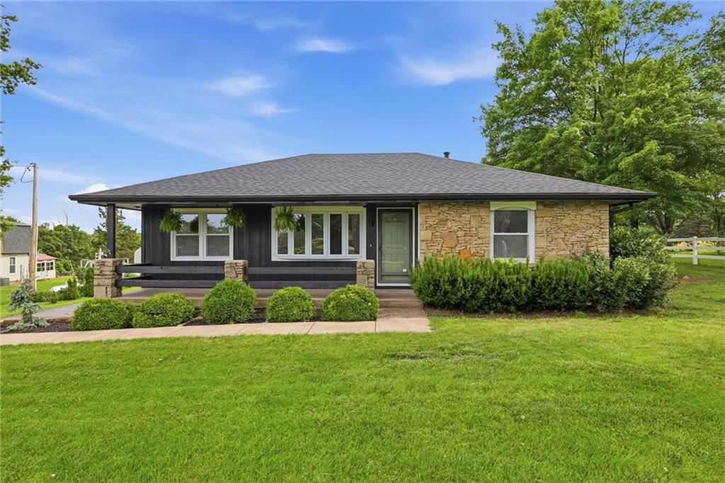 23485 W 207th Street, Spring Hill, KS
