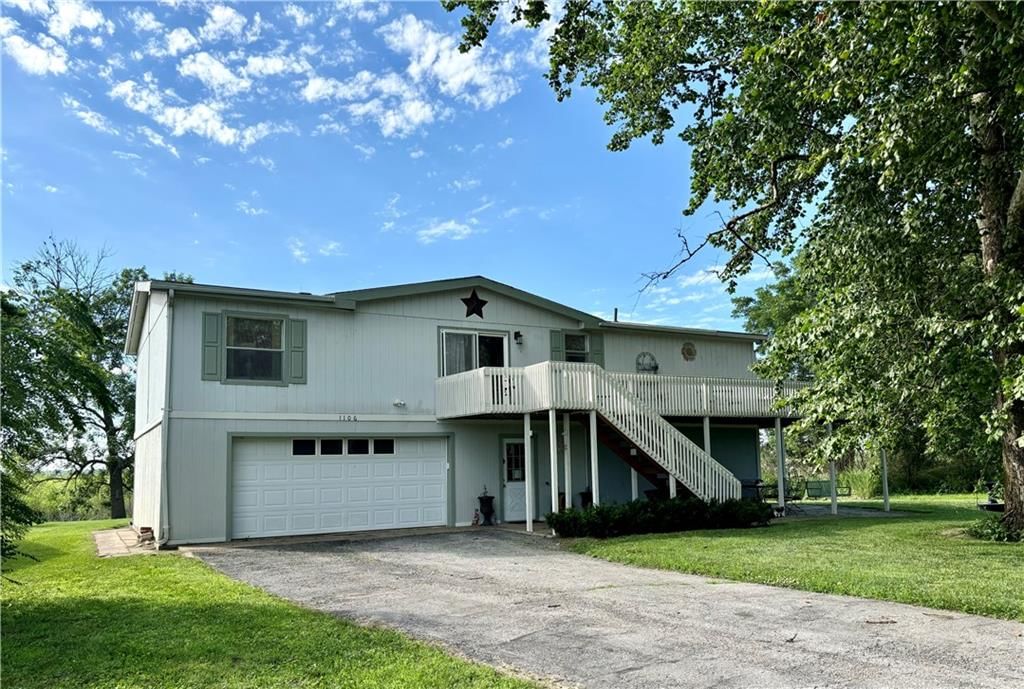 1106 Lakeshore Drive — photo 1