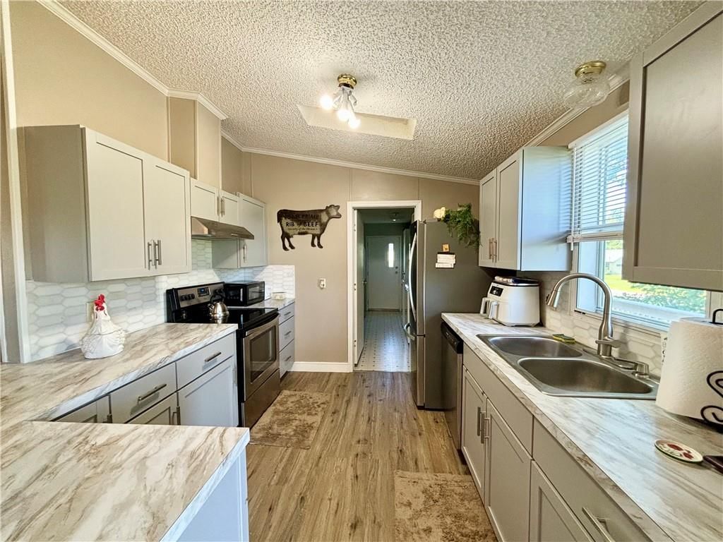 1106 Lakeshore Drive — photo 2