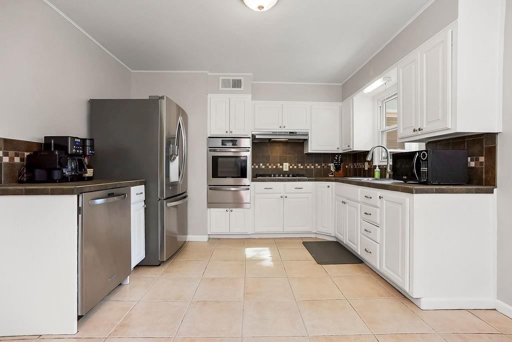 7122 Maple Street — photo 9