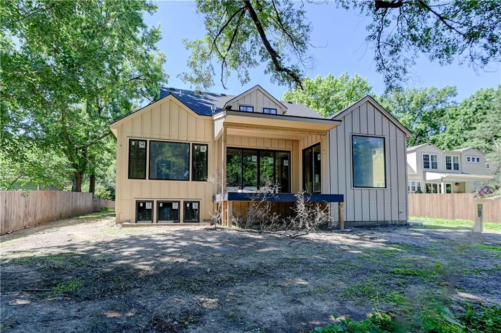 2710 W 49th Street — photo 4