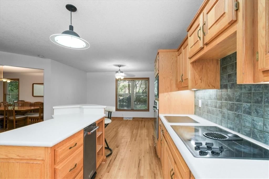 4242 N Grand Avenue — photo 8