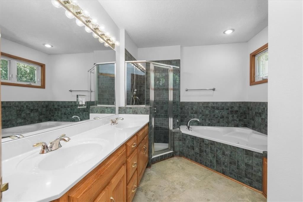 4242 N Grand Avenue — photo 9