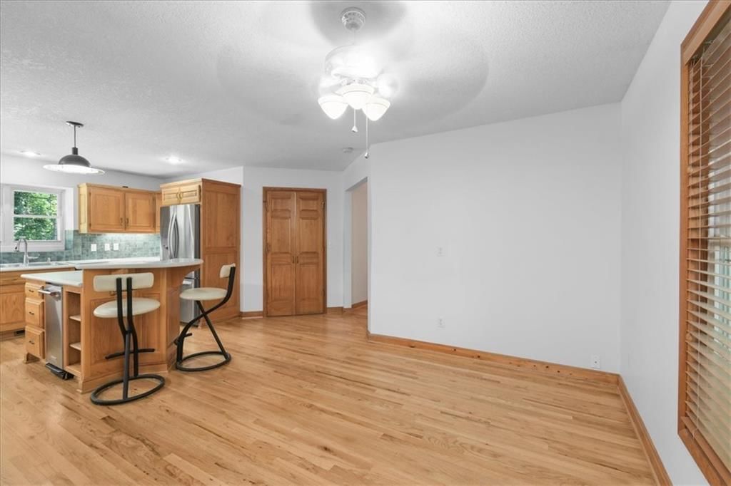 4242 N Grand Avenue — photo 17