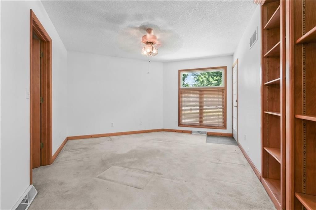 4242 N Grand Avenue — photo 27