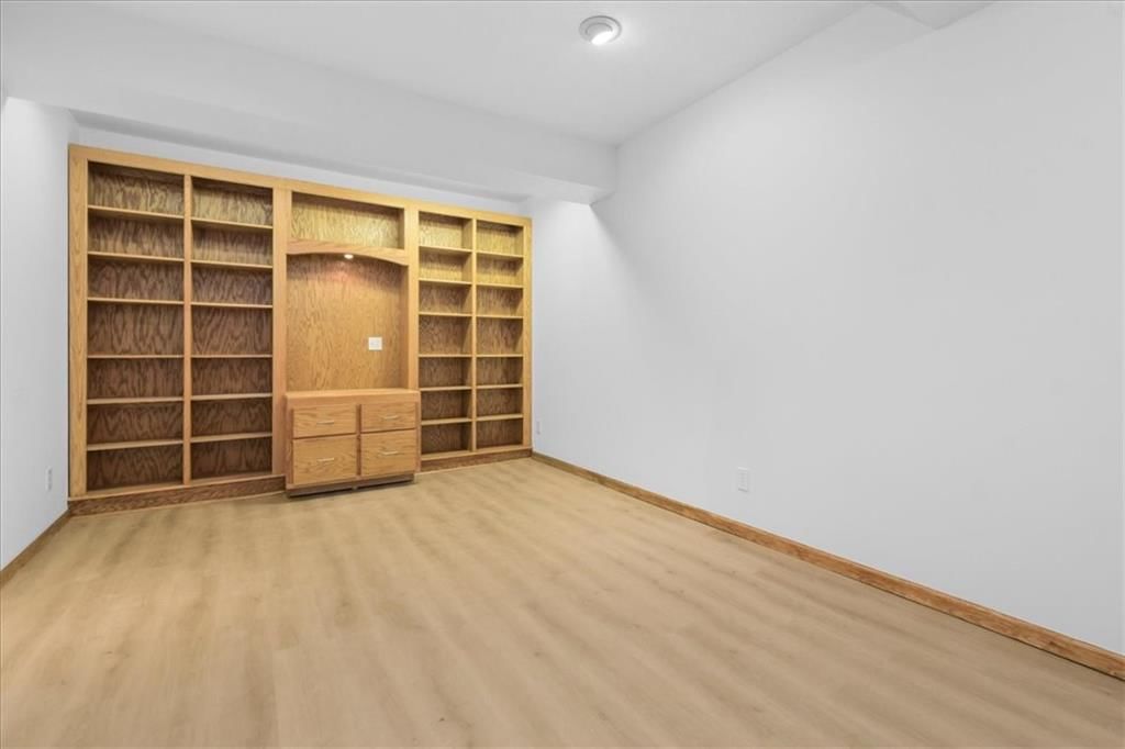 4242 N Grand Avenue — photo 30