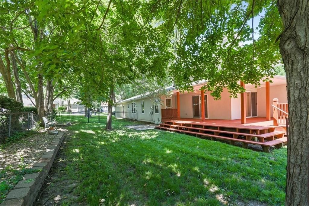 4242 N Grand Avenue — photo 38