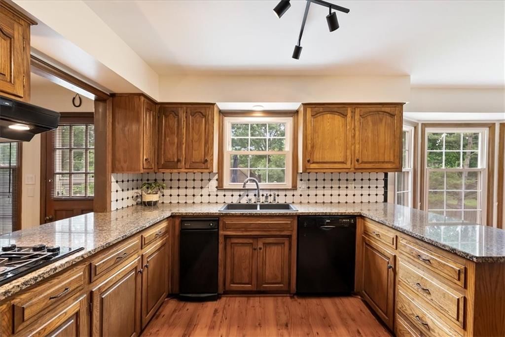 11818 Central Street — photo 10