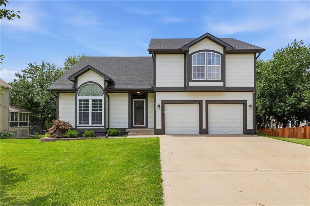 4904 Woodsonia Drive, Shawnee, KS