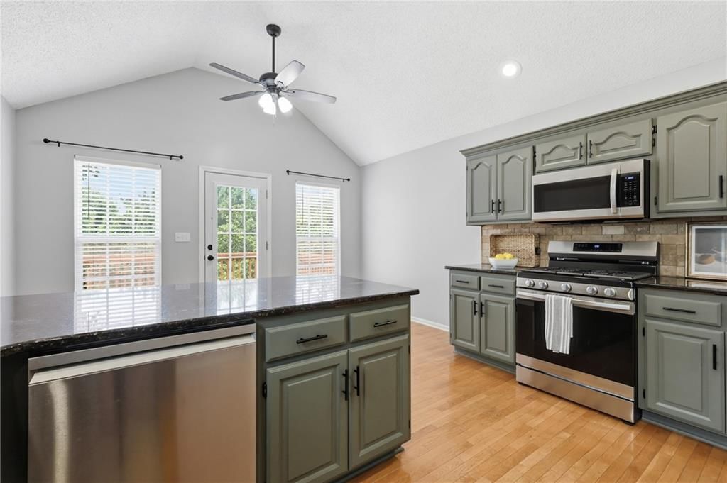 4904 Woodsonia Drive — photo 4