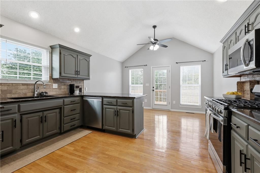 4904 Woodsonia Drive — photo 8