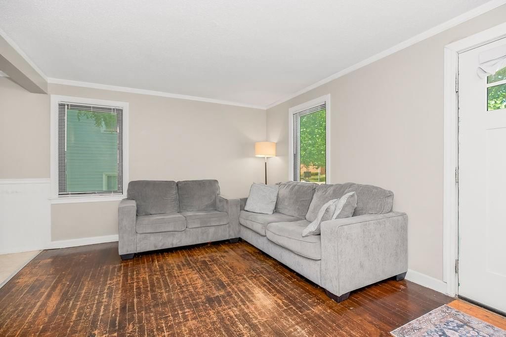 4335 N Oak Trafficway — photo 4