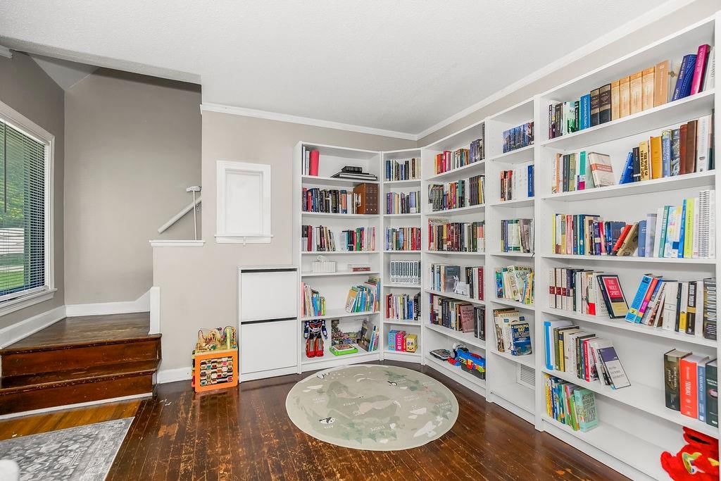 4335 N Oak Trafficway — photo 7