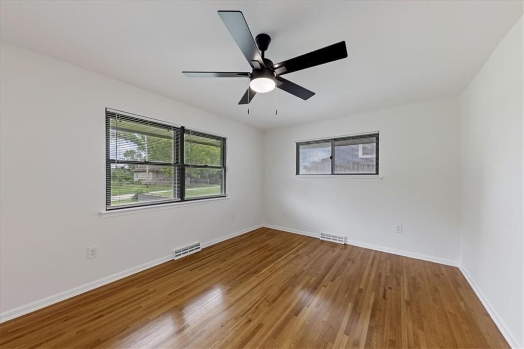 5416 Agnes Avenue — photo 10