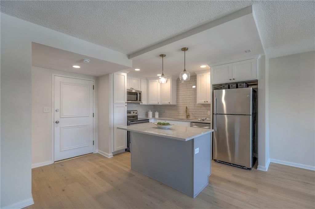 4545 Wornall Road — photo 3