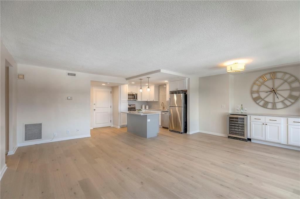 4545 Wornall Road — photo 8