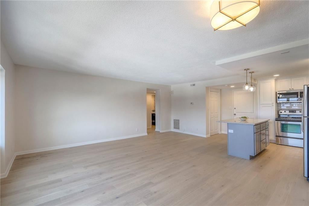 4545 Wornall Road — photo 9