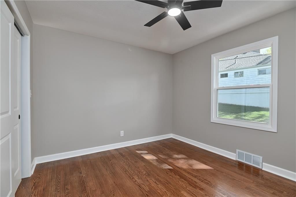 8701 Ward Parkway — photo 27