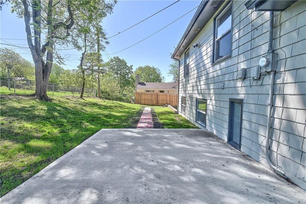 8701 Ward Parkway — photo 36