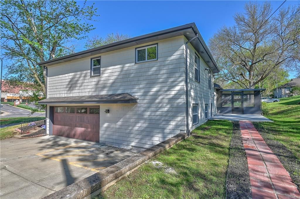 8701 Ward Parkway — photo 37