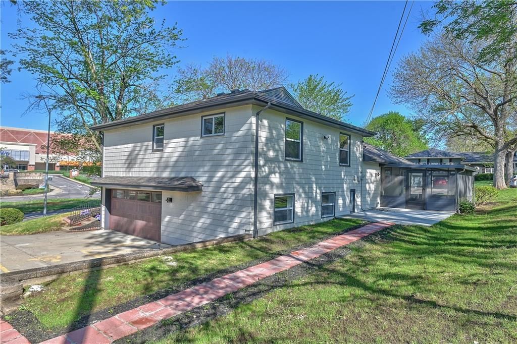 8701 Ward Parkway — photo 38