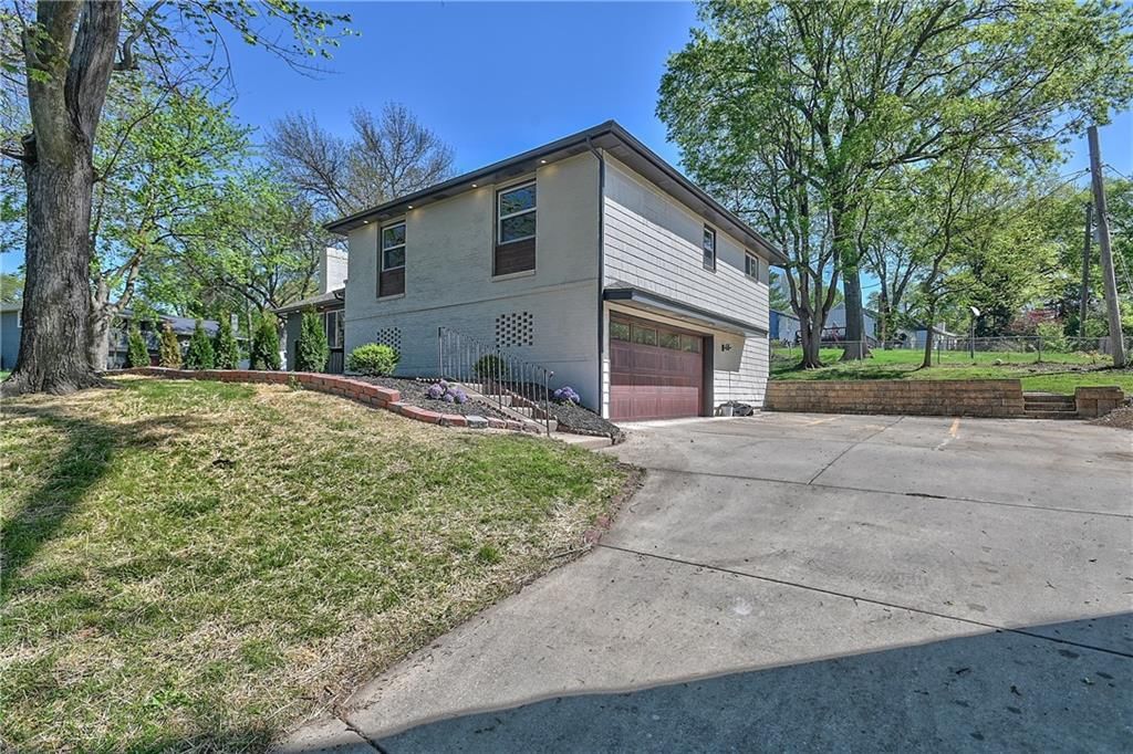 8701 Ward Parkway — photo 42