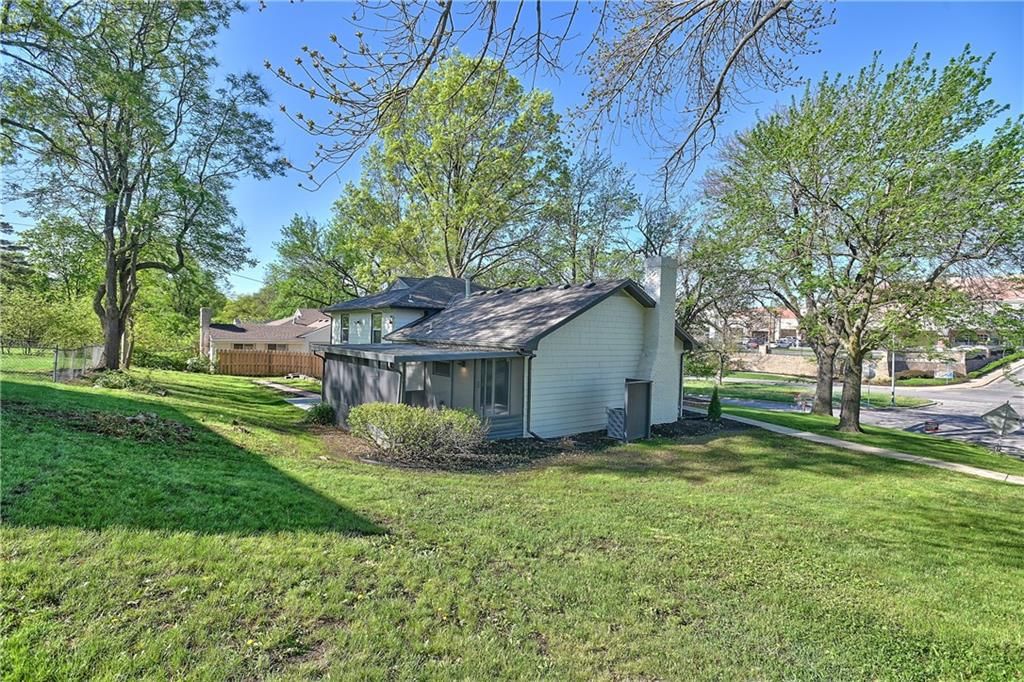 8701 Ward Parkway — photo 43