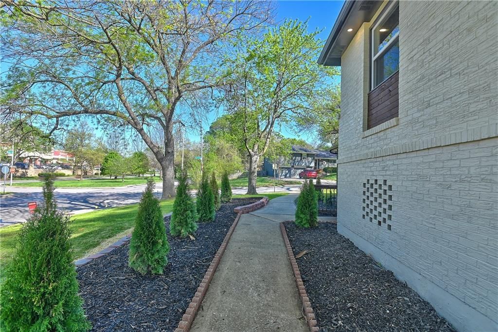 8701 Ward Parkway — photo 44