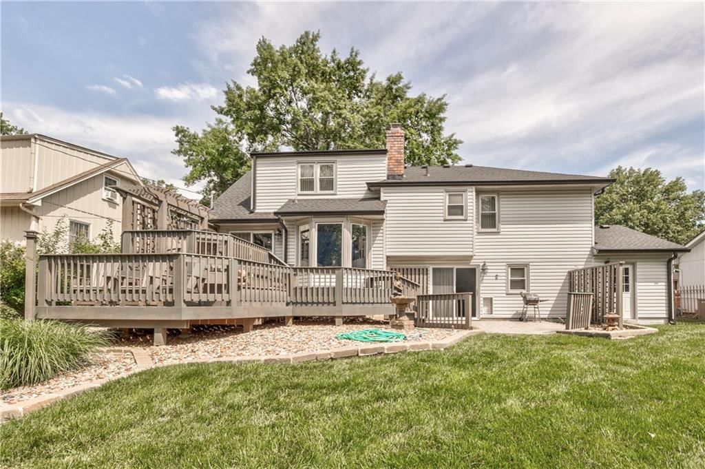 10007 W 98 Street — photo 2