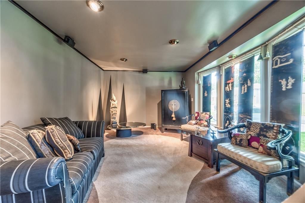 10007 W 98 Street — photo 3