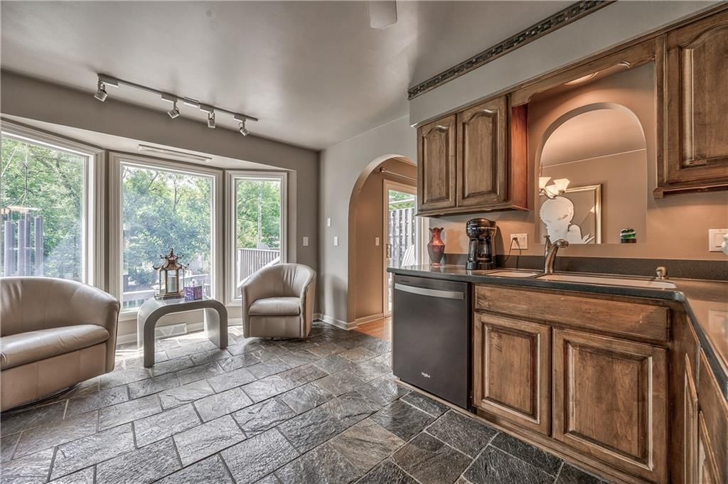 10007 W 98 Street — photo 5