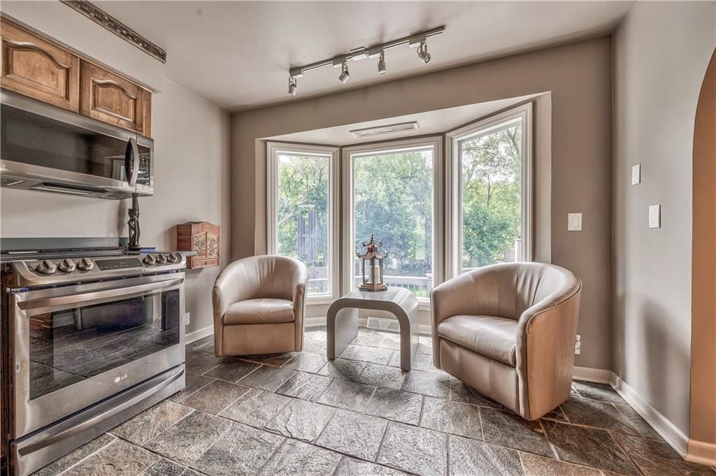 10007 W 98 Street — photo 7