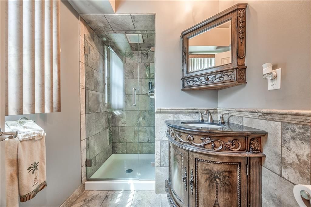 10007 W 98 Street — photo 13