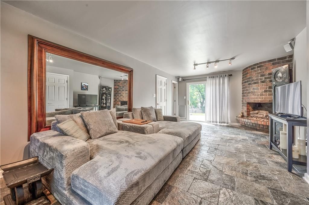 10007 W 98 Street — photo 15