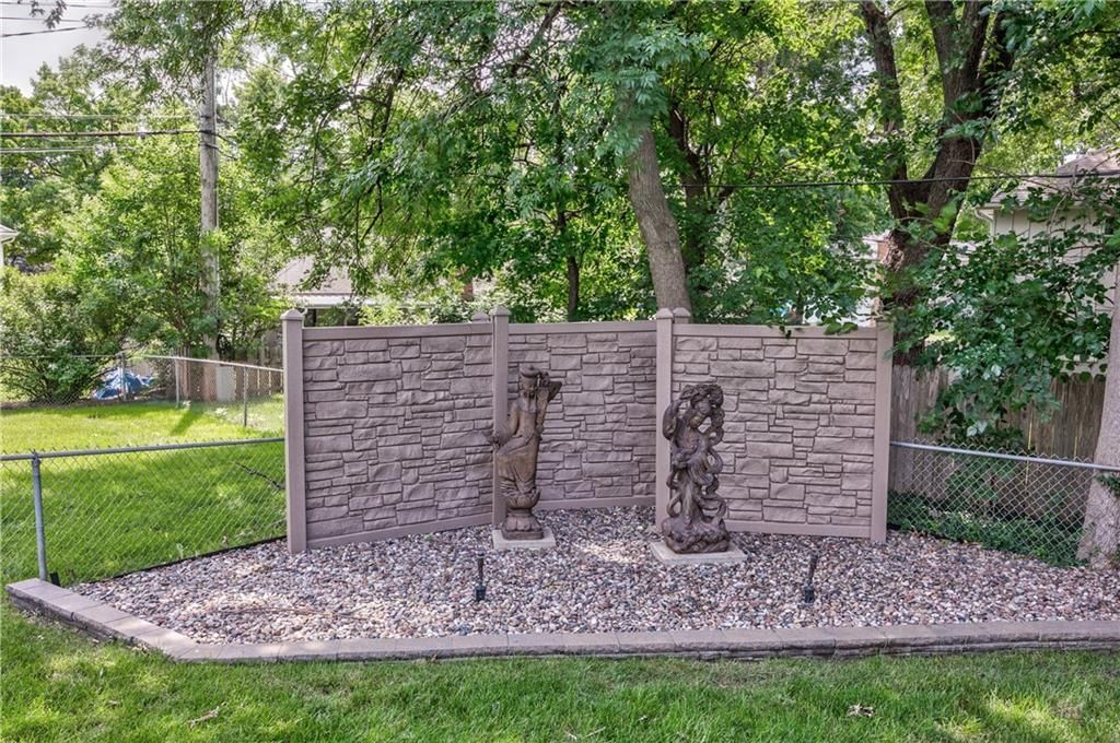 10007 W 98 Street — photo 22