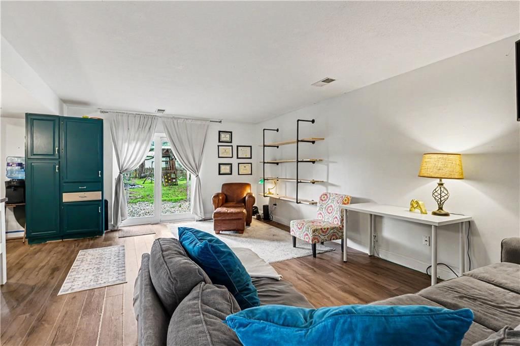 3888 SW HARBOR Drive — photo 4