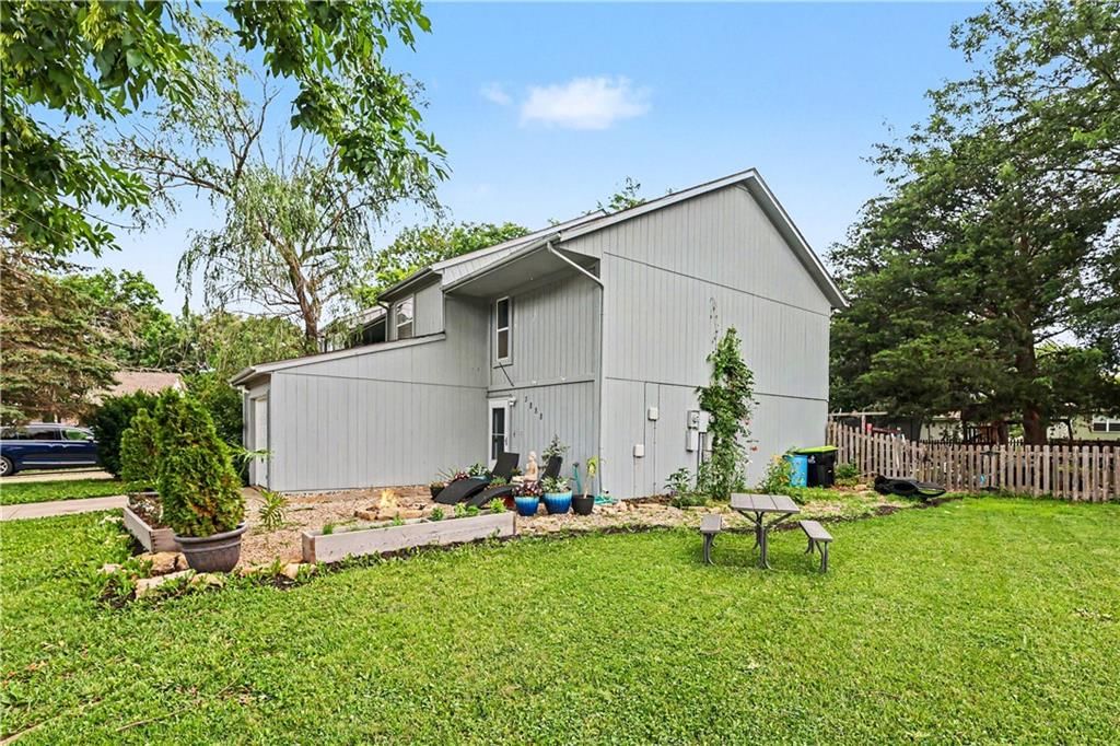 3888 SW HARBOR Drive — photo 23
