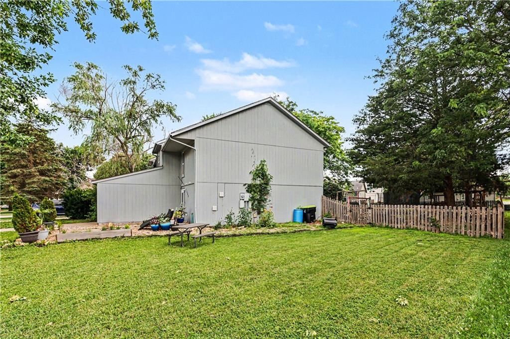 3888 SW HARBOR Drive — photo 24