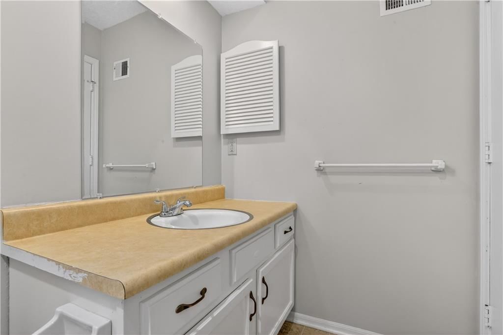 7806 N Oregon Avenue — photo 15