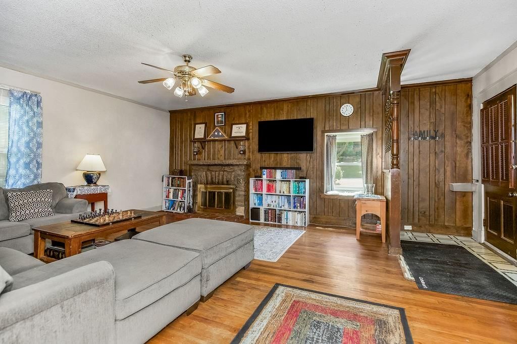 558 S Arlington Avenue — photo 4