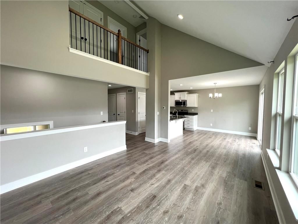 500 W Lawrence Avenue — photo 6